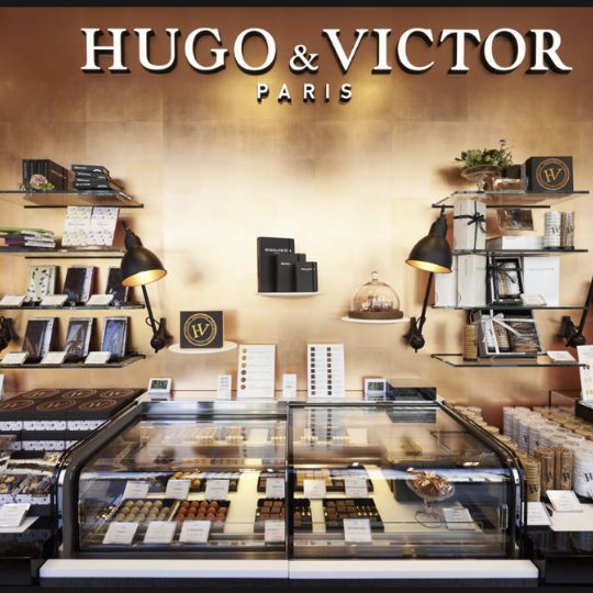 hugo-victor : ユーゴ アンド ヴィクトール: パリから直送で約4