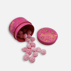 ボワシエは、フランスの伝統的なお菓子ブランドで、ボンボンキャンディやコンフィズリーなどの幅広い品揃えで知られています。伝統的な製法と高品質な材料を使い、豊かな味わいと独特のテクスチャーを提供しています。ボワシエのお菓子は、世界中の人々に愛され、特に通販で手軽に入手できるため、日本でも人気があります。フランスの伝統と洗練された技術が息づくボワシエのお菓子は、贈り物や自分へのご褒美に最適です。お気に入りの味を見つけて、ボワシエのお菓子で特別なひとときをお楽しみください