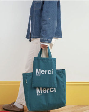 グランとミニの2サイズ展開。Merciのトートバッグは用途や気分で使い分けられます。