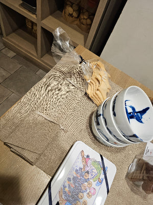 ポワラーヌのリネンで彩る、上質で自然な食卓。