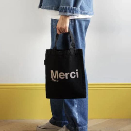 パリ発merciのブラック×クリームのトートバッグ