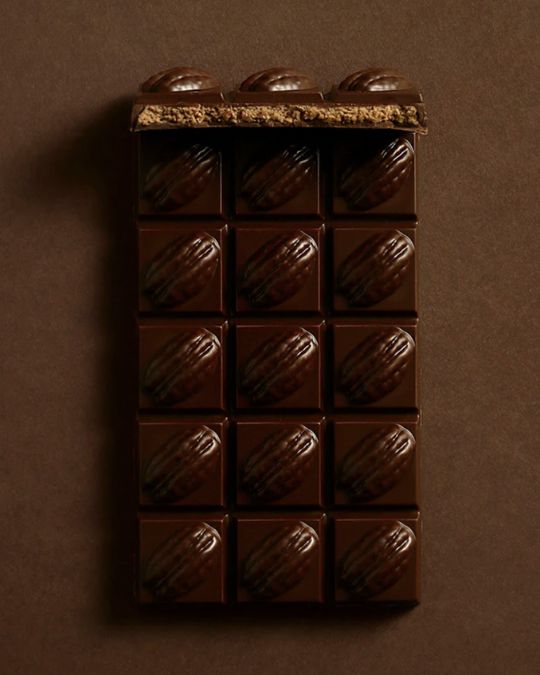 濃厚なダーク、まろやかなミルク、やさしいホワイト。120gの贅沢タブレットを数量限定でご紹介。