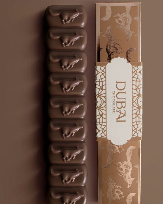 パリ発ヤン・クヴルーの人気バー。チョコレートのコク、キャラメルのやさしい甘み。上品で満足感あるフランス菓子。