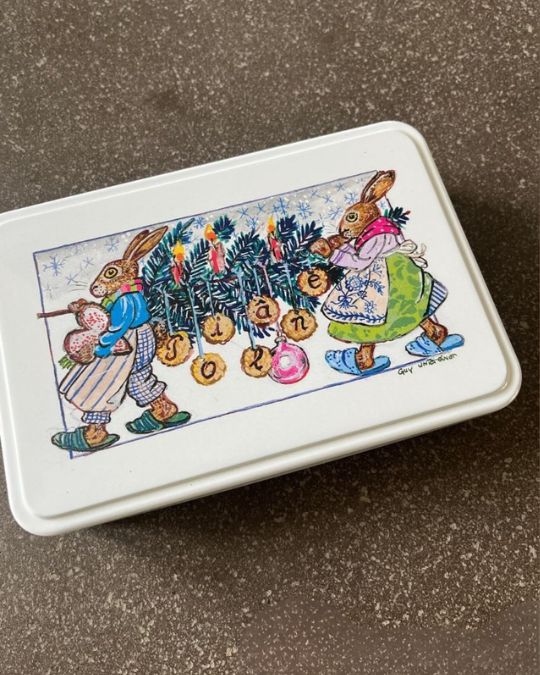 パリのポワラーヌ限定うさぎモチーフボックス。数量限定につき予約必須、パリから2週間後発送予定。