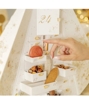 ラデュレ本店が贈る「ラデュレ アドベントカレンダー2025」。フランス限定のコンフィズリーやラデュレスミレの砂糖漬けが毎日を彩る、特別なホリデーギフト。
