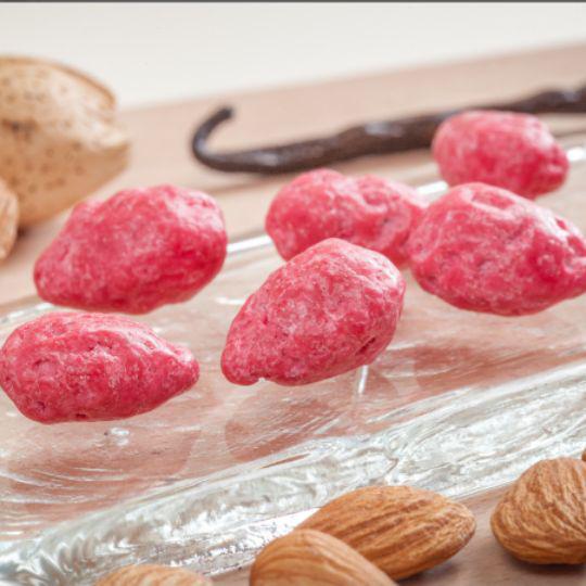 Praline rose d'une couleur rose attrayante. Si vous aimez les saveurs françaises, c'est un excellent choix pour la pâtisserie.