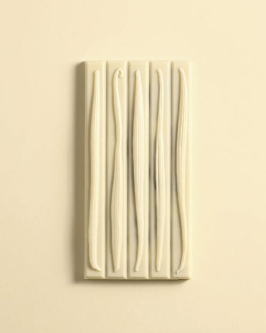 ミルク、ホワイト、ダークのガナッシュ入りチョコレートタブレット95g。贅沢な口溶け。ギフトにも最適。複数購入でお得。