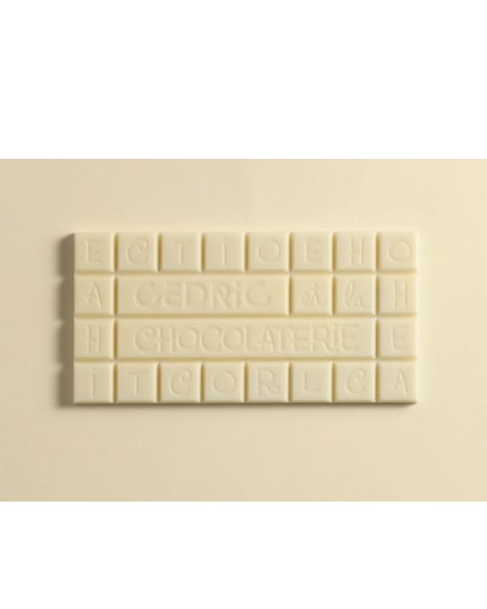 セドリック・グロレのタブレットショコラ。ホワイト、マダガスカルミルク、ペルー＆サントメのダークチョコで味わう芸術的なカカオ体験。