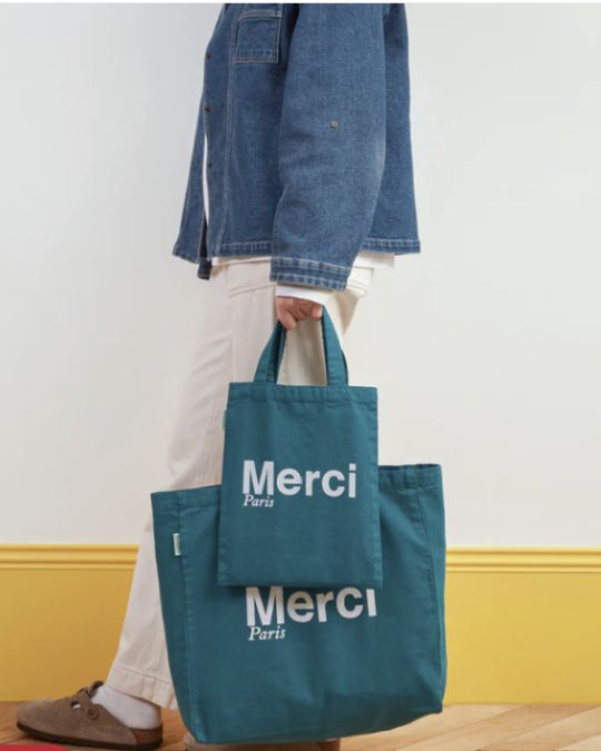 グランとミニの2サイズ展開。Merciのトートバッグは用途や気分で使い分けられます。