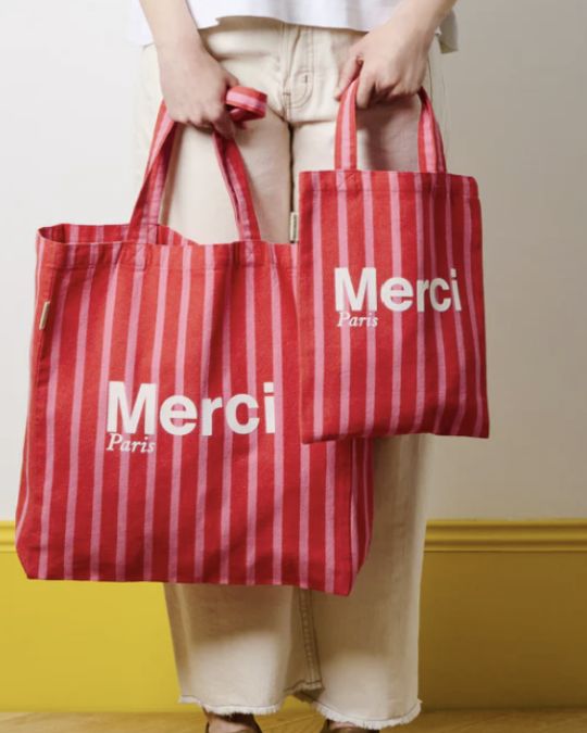 Merciのトートでおしゃれにエコライフ。豊富なカラーでコーディネートも楽しく。