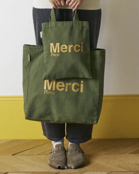 100％オーガニックコットン使用のMerciトート。軽やかにパリの雰囲気を楽しめます。
