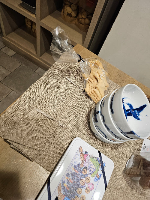 ポワラーヌのリネンで彩る、上質で自然な食卓。