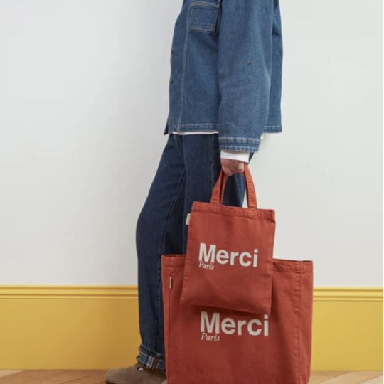 パリ発merciのテラコッタ×ホワイトのトートバッグ